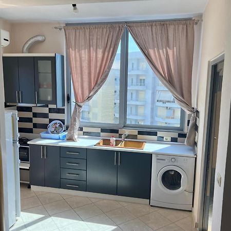 Tulipani Apartments Near Promenade Sarande Bagian luar foto