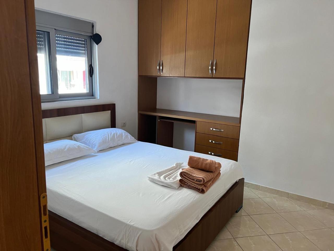 Tulipani Apartments Near Promenade Sarande Bagian luar foto