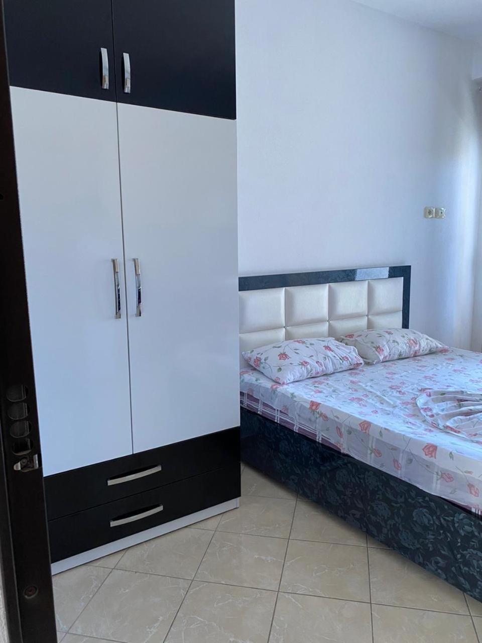 Tulipani Apartments Near Promenade Sarande Bagian luar foto
